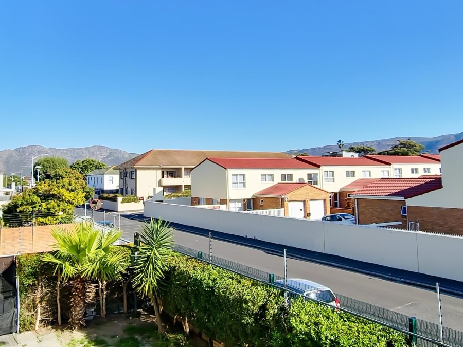 2 Bedroom Property for Sale in Bergvliet Western Cape